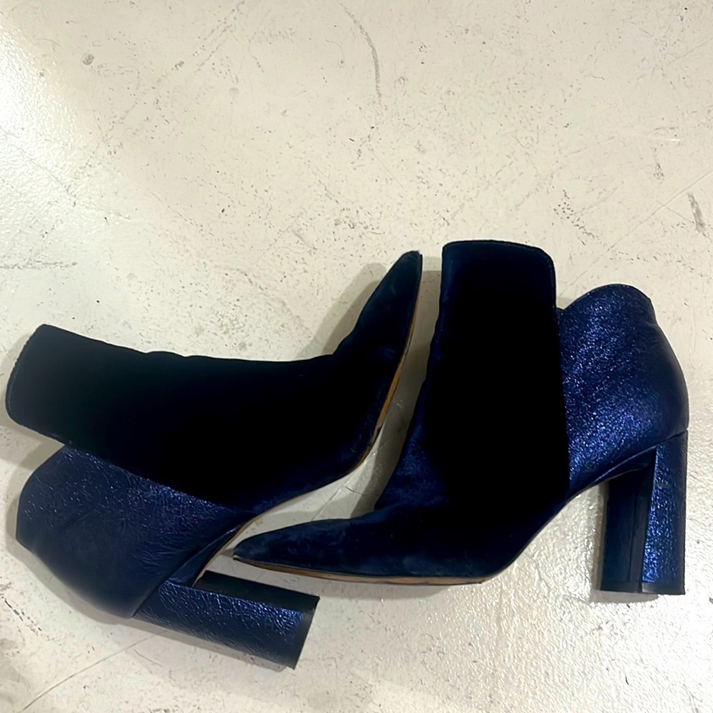 Marc Fisher blue velvet combo booties 5.5